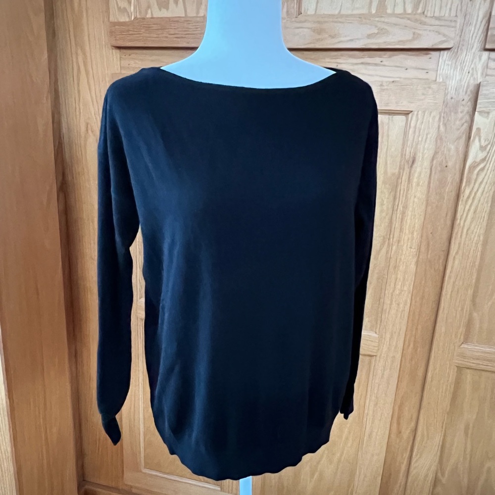 Amicale Cashmere Black Sweater. M